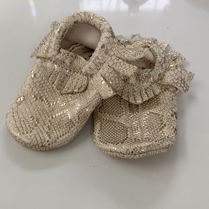 NWOT Freshly Picked baby moccasins; size 4